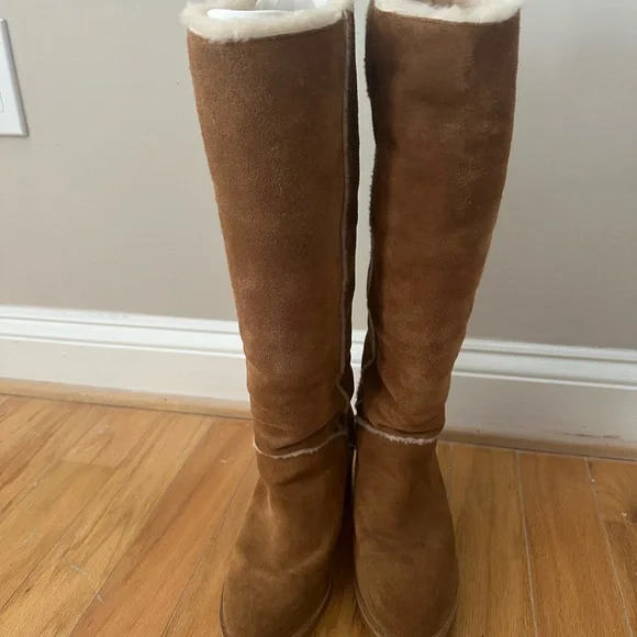 UGG Tall Kasen Boots! - Picture 4 of 10